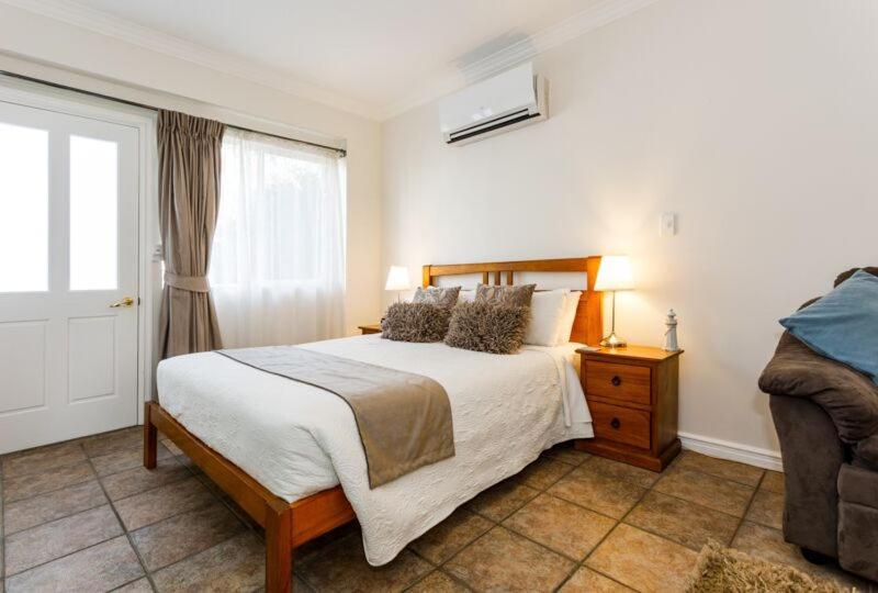 Inn The Tuarts Guest Lodge Busselton Accommodation - Adults Only Exterior photo