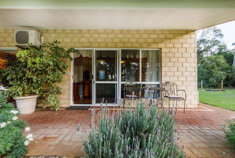Inn The Tuarts Guest Lodge Busselton Accommodation - Adults Only Exterior photo