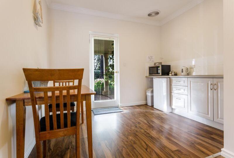 Inn The Tuarts Guest Lodge Busselton Accommodation - Adults Only Exterior photo