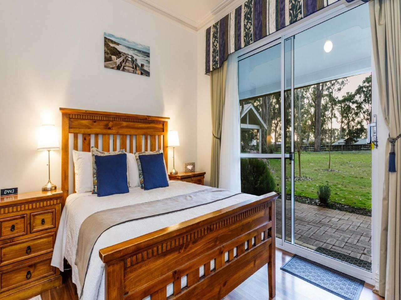 Inn The Tuarts Guest Lodge Busselton Accommodation - Adults Only Exterior photo