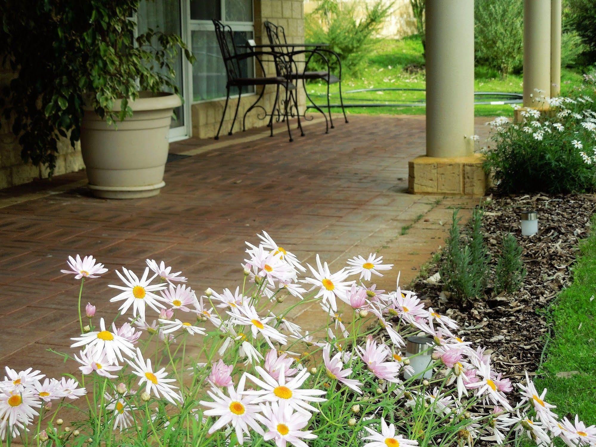 Inn The Tuarts Guest Lodge Busselton Accommodation - Adults Only Exterior photo
